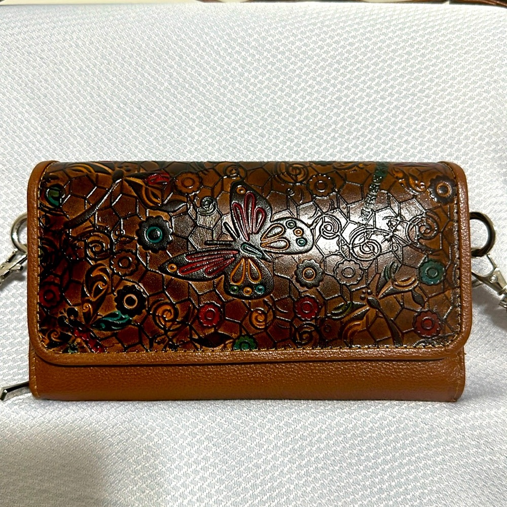 NWOT Cross over multicolor Butterfly with Flower design wallet.